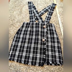 Adorable skirt with cross straps